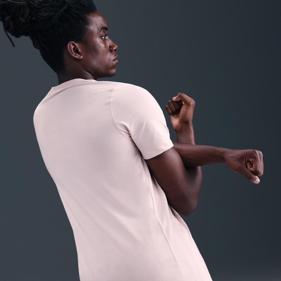 Nike Court Dri-FIT T-shirt voor heren Roze