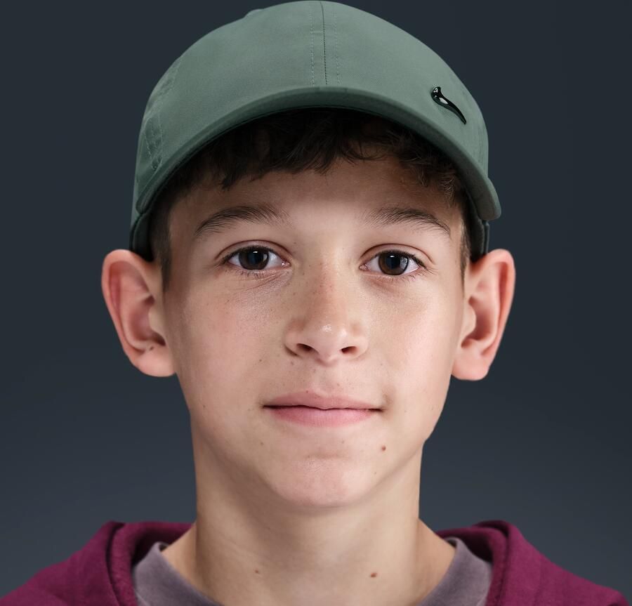 Nike Dri-FIT Club ongestructureerde pet met metalen Swoosh voor kids Grijs - Foto 4