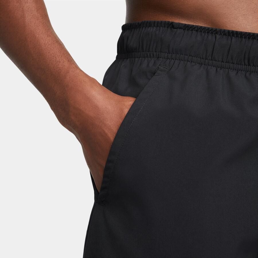 Nike Dri-FIT Geweven trainingsshorts voor heren (23 cm) Zwart
