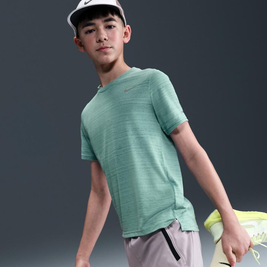 Nike Dri-FIT Miler trainingstop voor jongens Groen - Foto 4