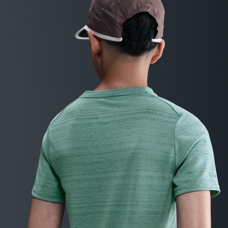 Nike Dri-FIT Miler trainingstop voor jongens Groen