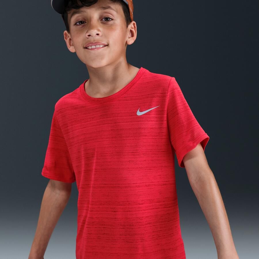 Nike Dri-FIT Miler trainingstop voor jongens Rood - Foto 4
