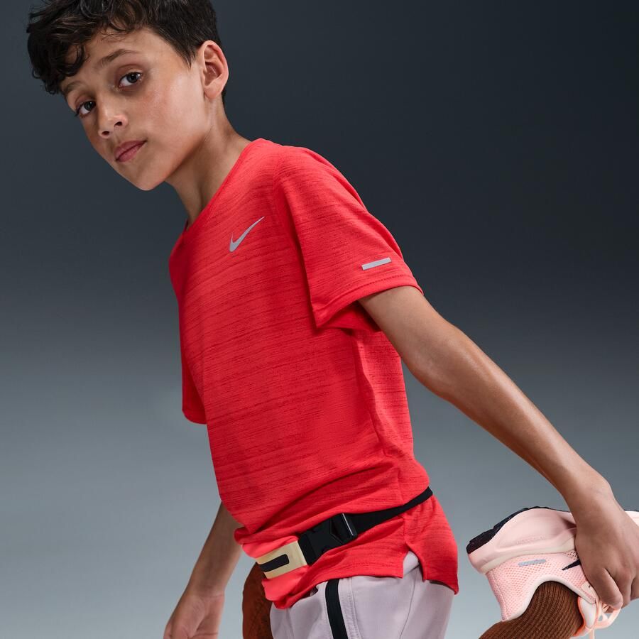 Nike Dri-FIT Miler trainingstop voor jongens Rood - Foto 2
