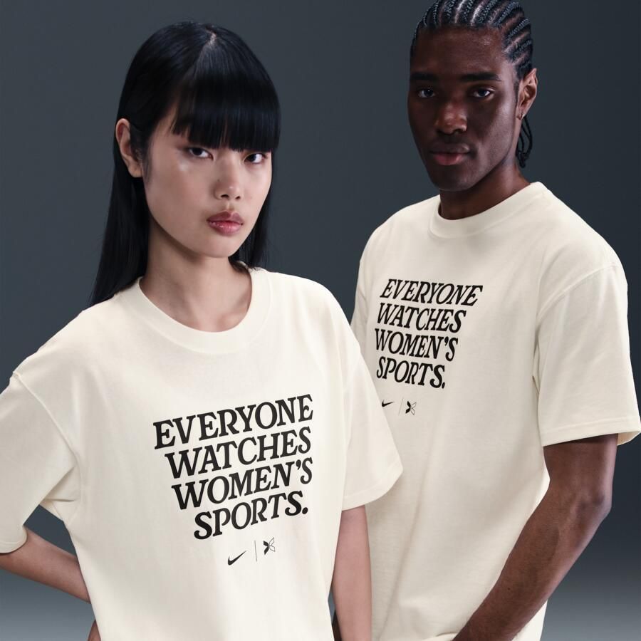 Nike Everyone Watches Women's Sports™ by TOGETHXR T-shirt Wit - Foto 4