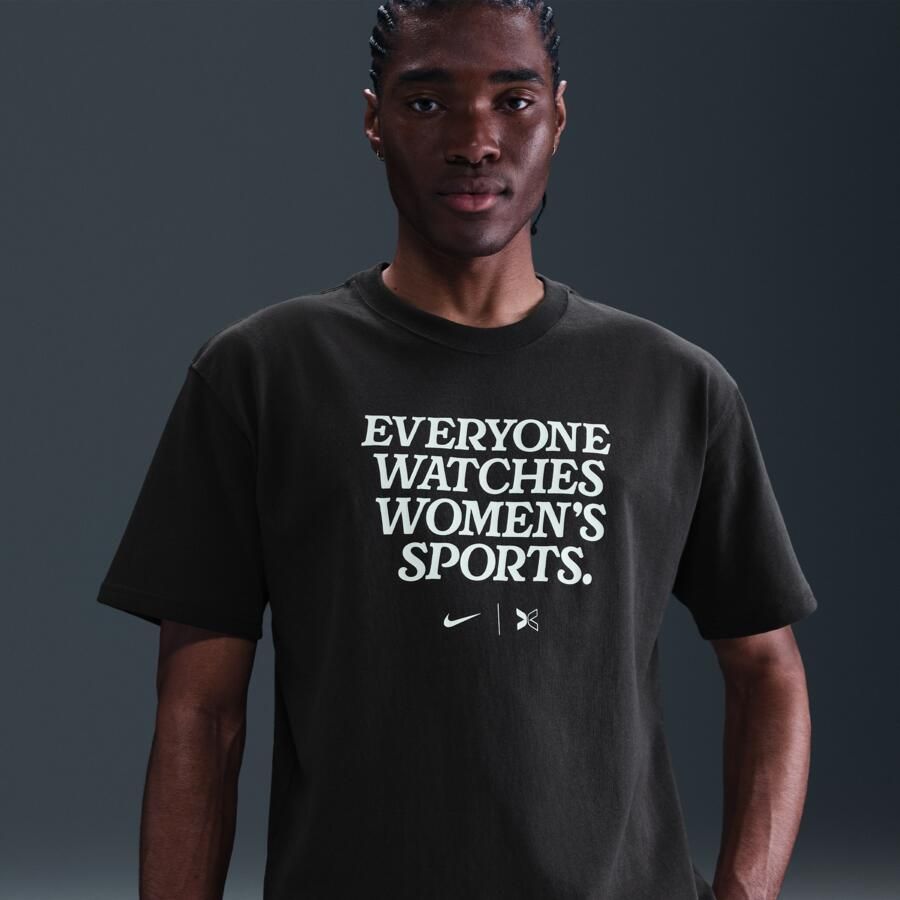 Nike Everyone Watches Women's Sports™ by TOGETHXR T-shirt Zwart - Foto 2