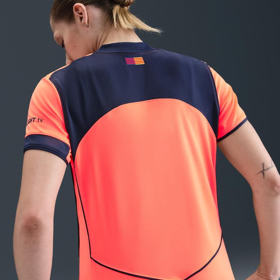 Nike FC Barcelona 2025 26 Stadium Derde Total 90 replicavoetbalshirt met Dri-FIT voor dames Oranje