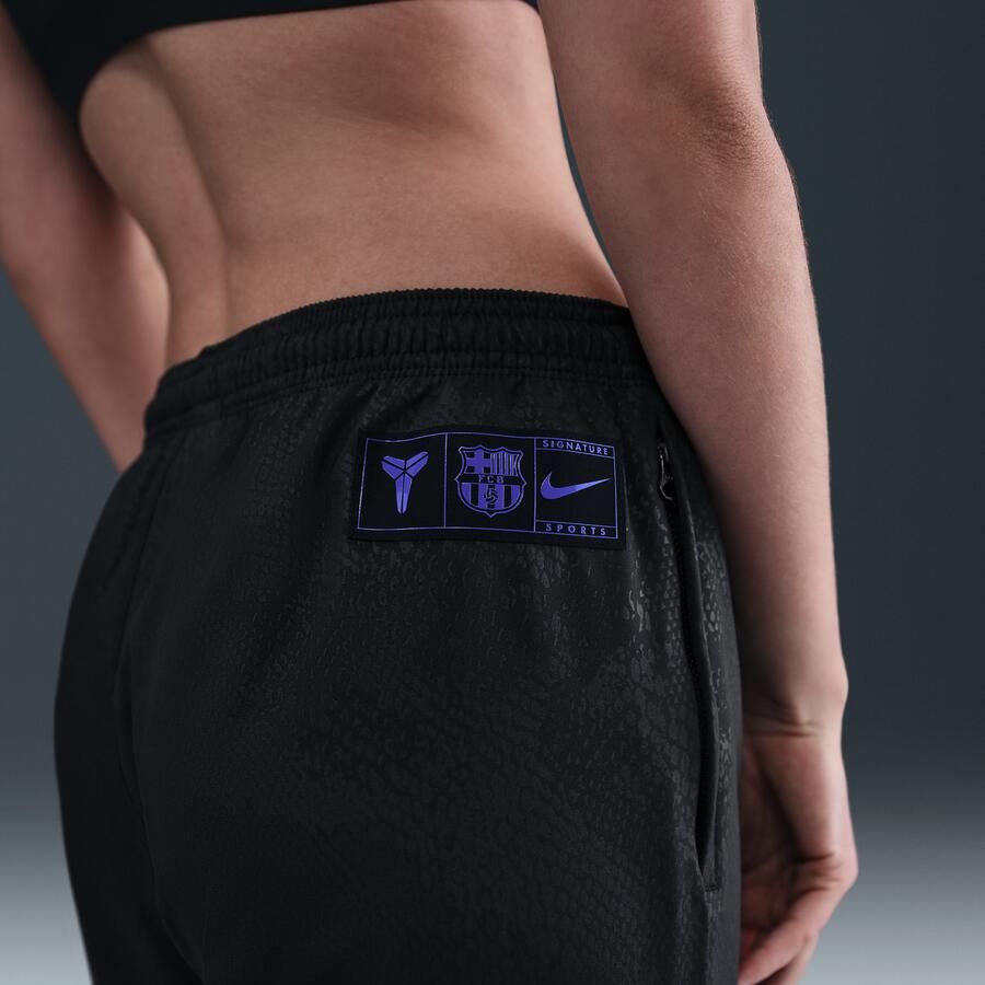 Nike FC Barcelona Uit Kobe voetbaltrainingsbroek met graphic voor dames Zwart - Foto 2