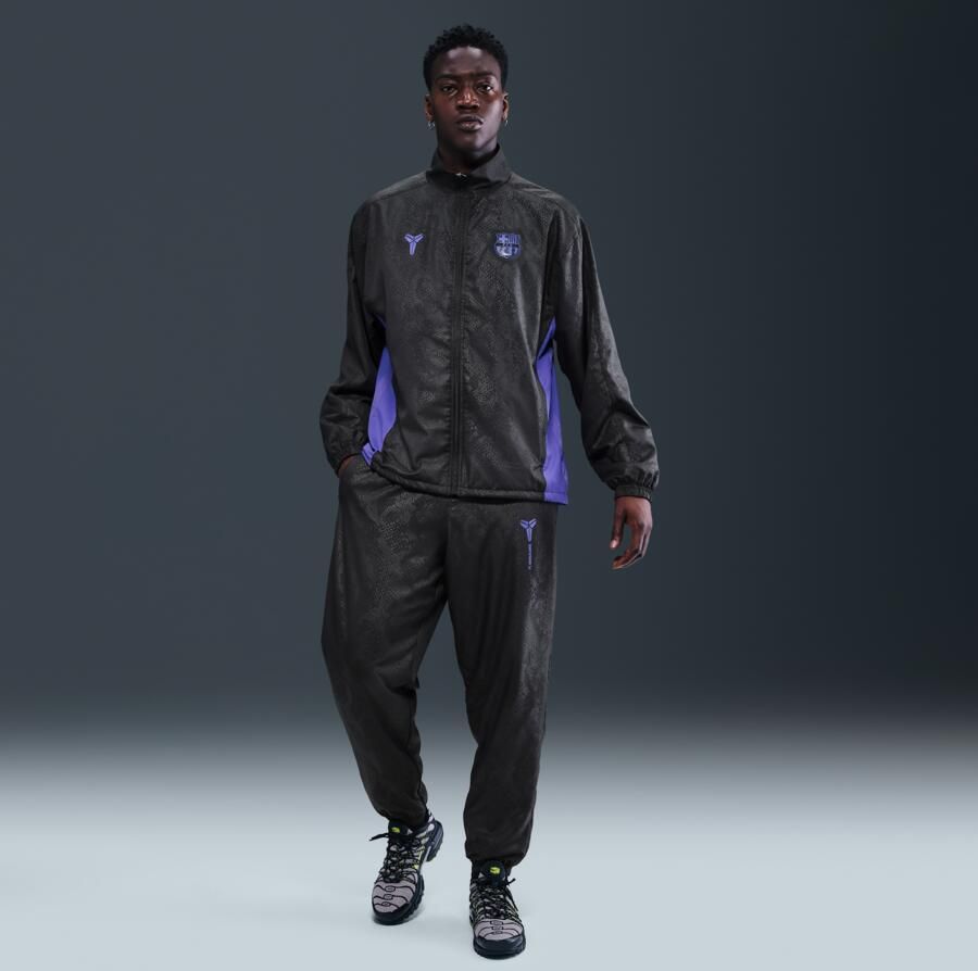 Nike FC Barcelona Uit Kobe voetbaltrainingsbroek met graphic voor heren Zwart - Foto 4