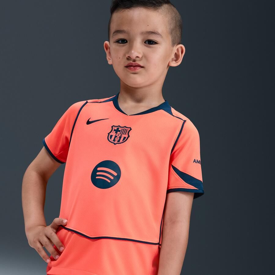 Nike FC Barcelona 2025 26 Stadium Derde Total 90 driedelig Dri-FIT voetbaltenue voor kleuters Oranje