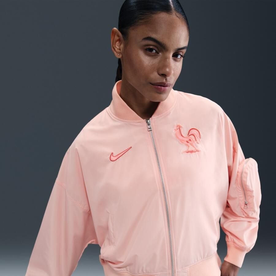 Nike FFF Essential oversized voetbalbomberjack voor dames Roze - Foto 4