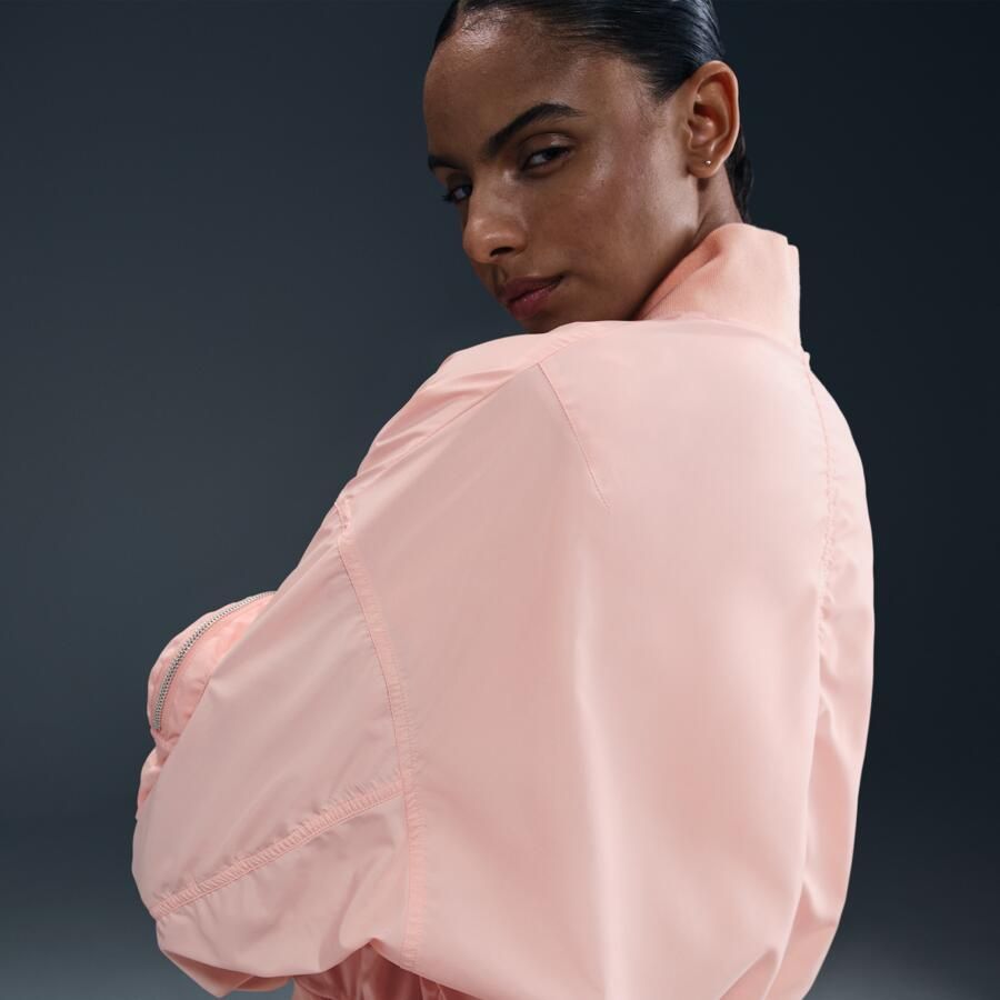 Nike FFF Essential oversized voetbalbomberjack voor dames Roze