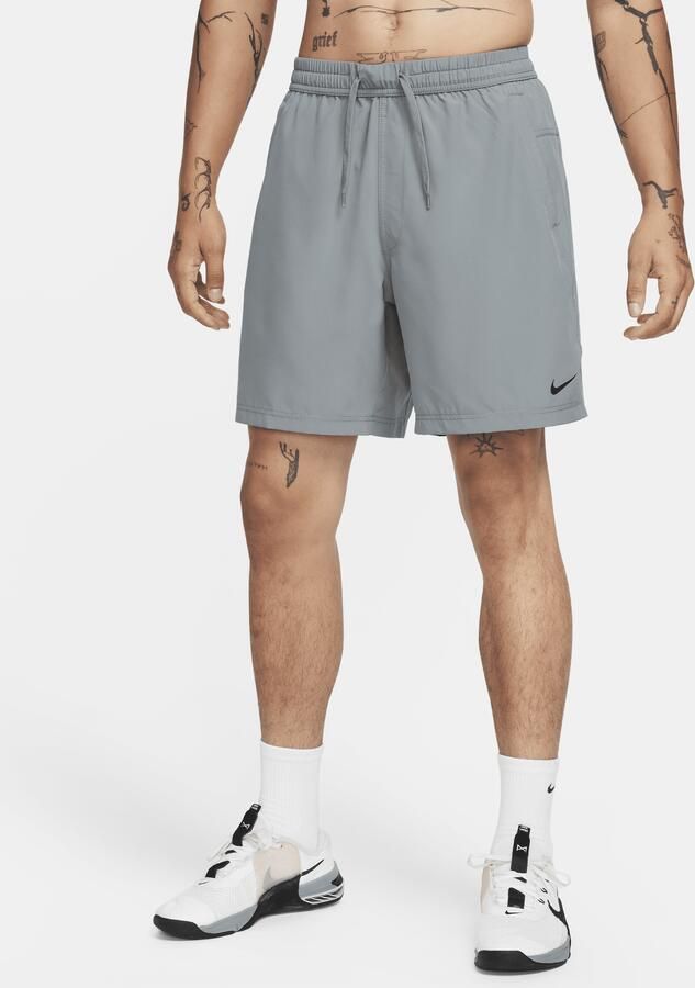 Nike Form Dri-FIT multifunctionele herenshorts zonder binnenbroek (18 cm) Grijs - Foto 4