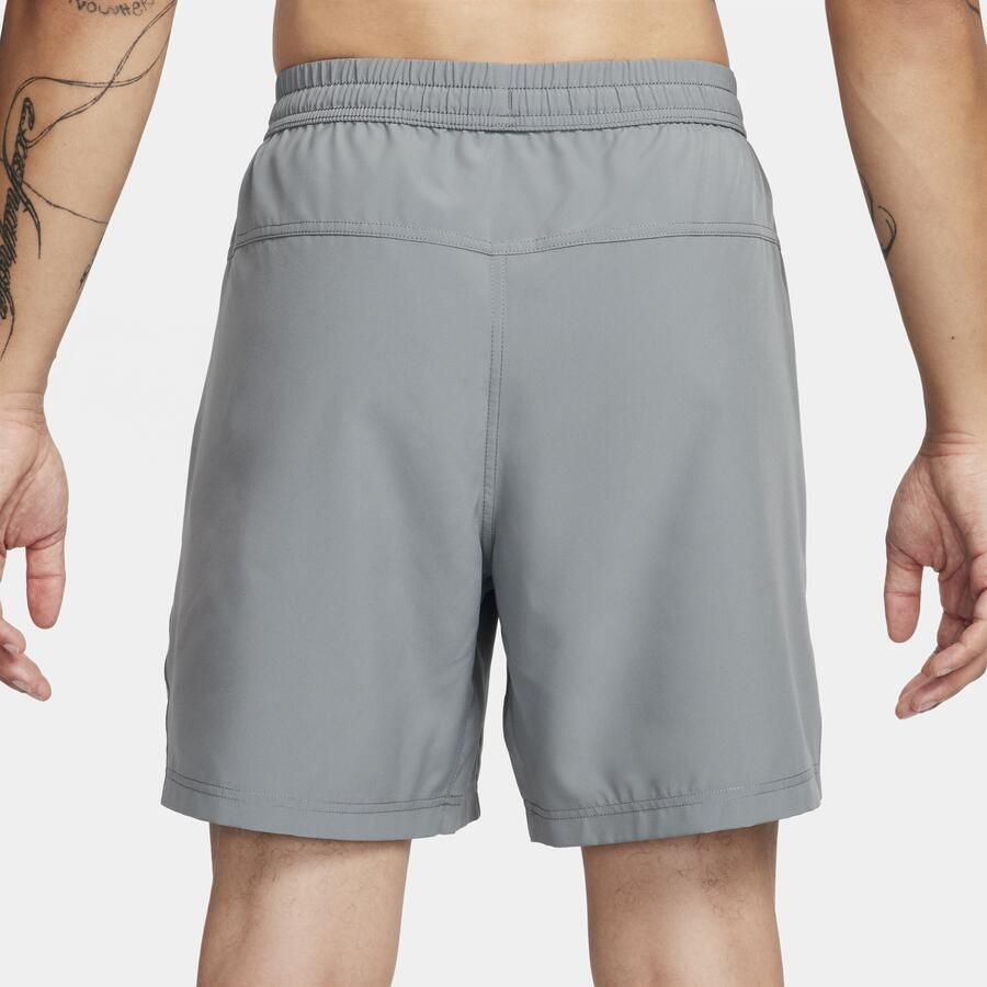Nike Form Dri-FIT multifunctionele herenshorts zonder binnenbroek (18 cm) Grijs - Foto 2