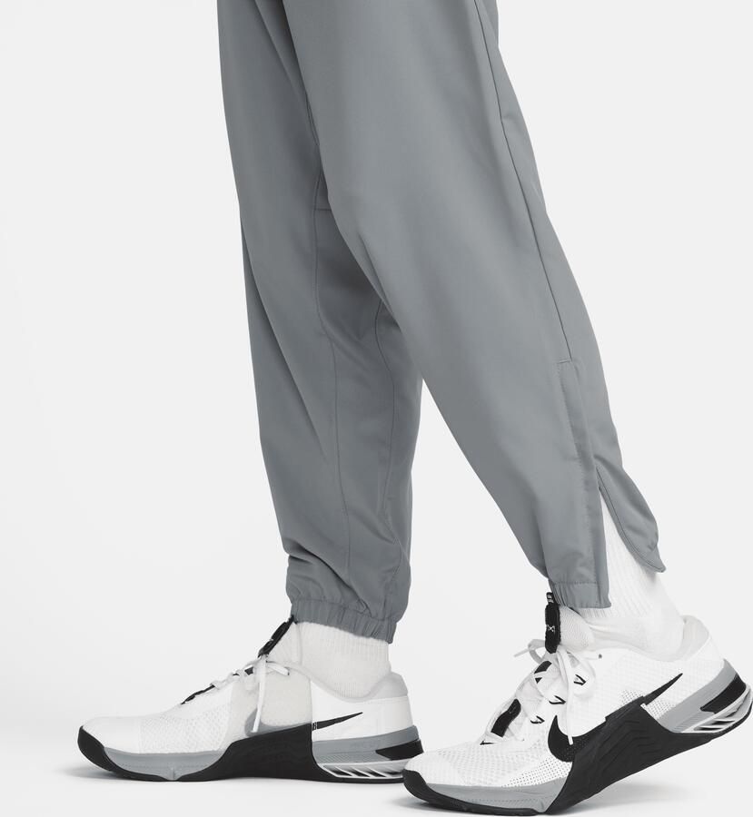 Nike Form Dri-FIT toelopende multifunctionele herenbroek Grijs - Foto 2