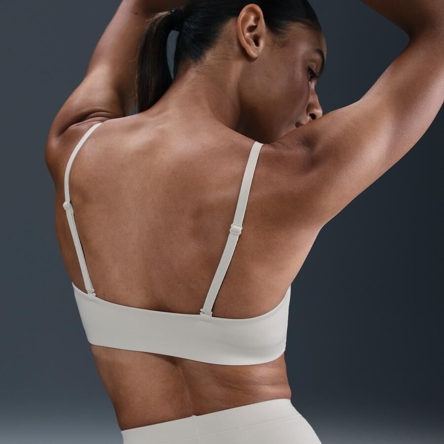 Nike Form non-padded triangle sport-bh met lichte ondersteuning Bruin