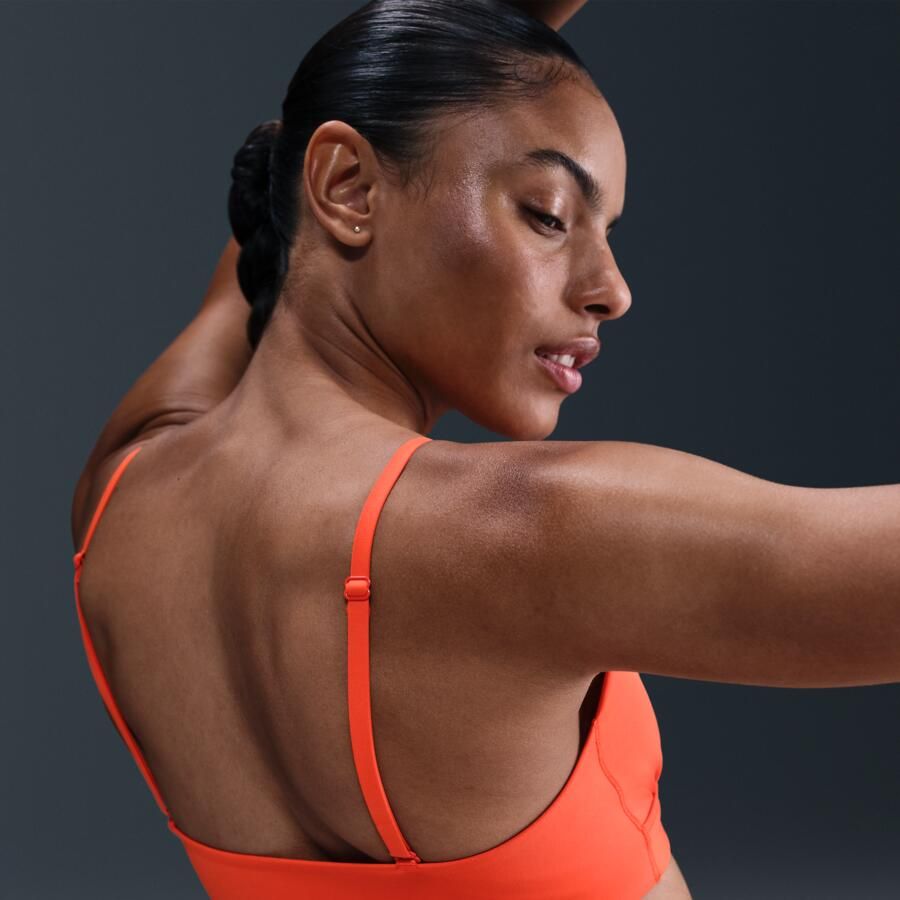 Nike Form non-padded triangle sport-bh met lichte ondersteuning Rood