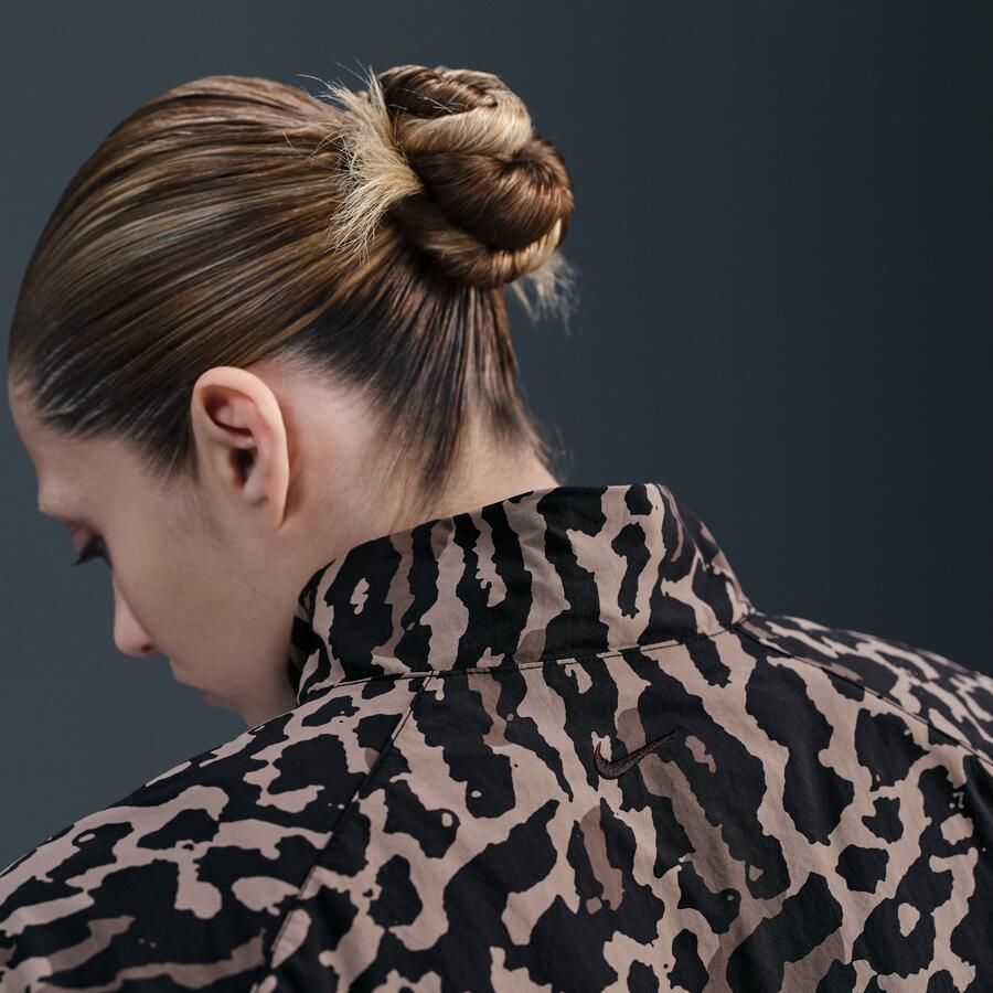 Nike Geweven damesjack met print Zwart