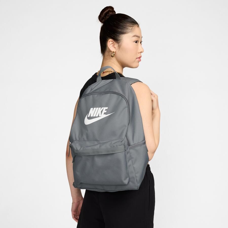 Nike Heritage rugzak (25 liter) Grijs
