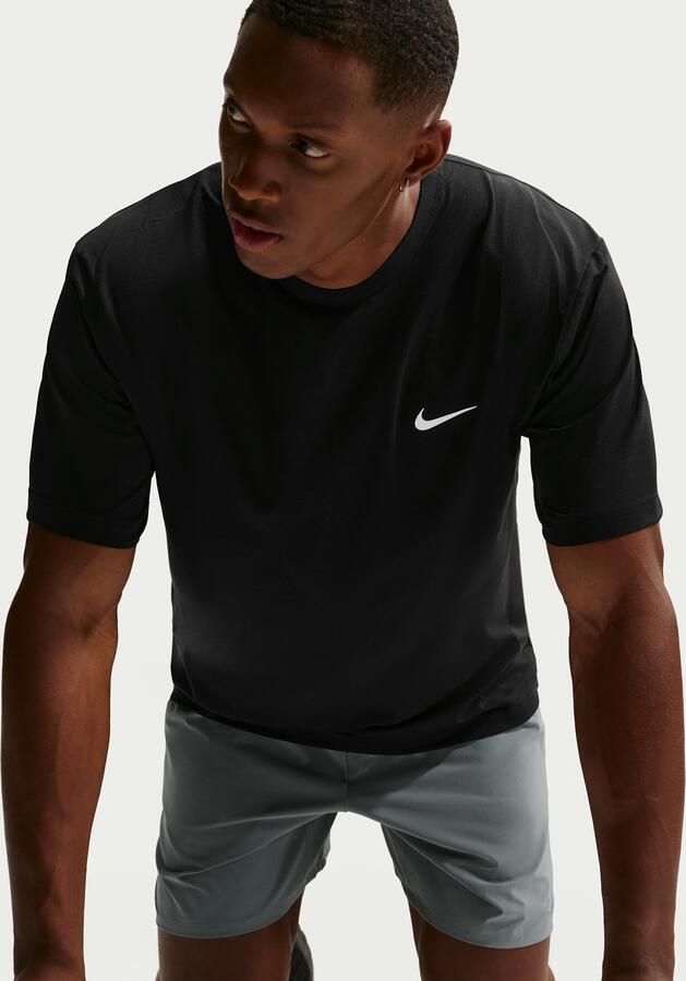 Nike Hyverse Dri-FIT UV multifunctionele herentop met korte mouwen Zwart - Foto 4