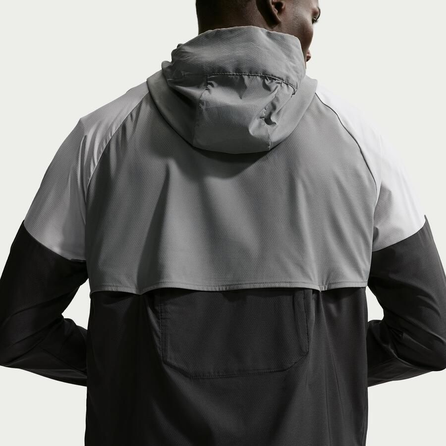 Nike Impossibly Light Windrunner hardloopjack voor heren Grijs