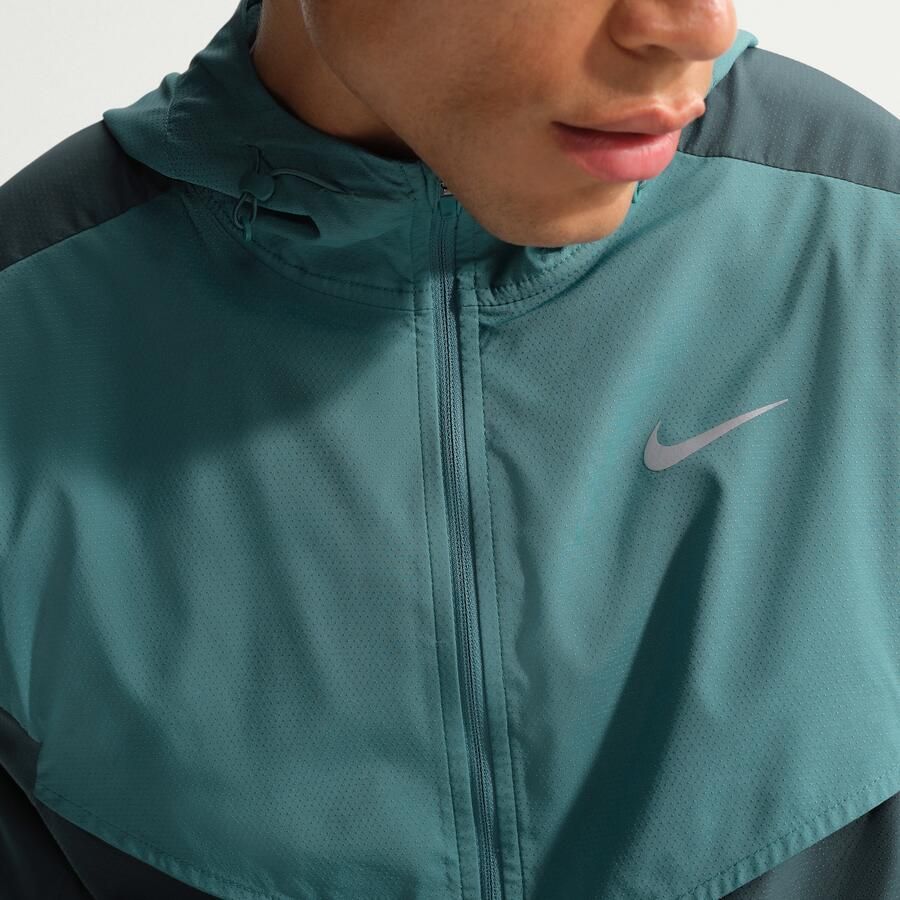 Nike Impossibly Light Windrunner hardloopjack voor heren Groen