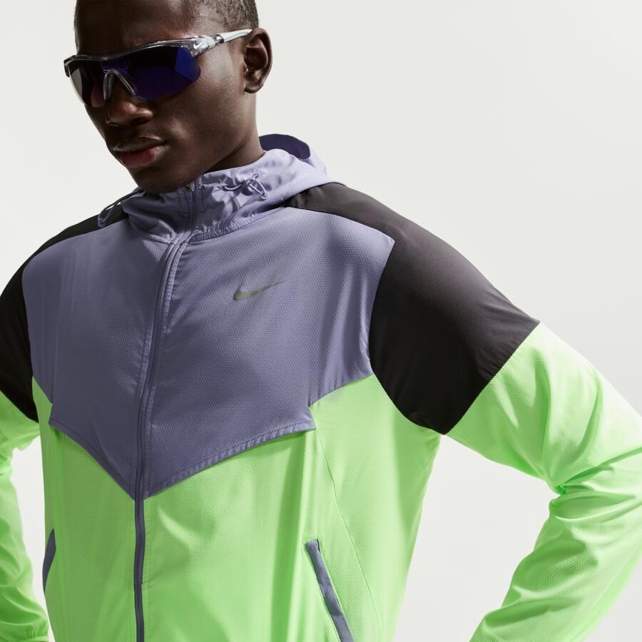 Nike Impossibly Light Windrunner hardloopjack voor heren Paars