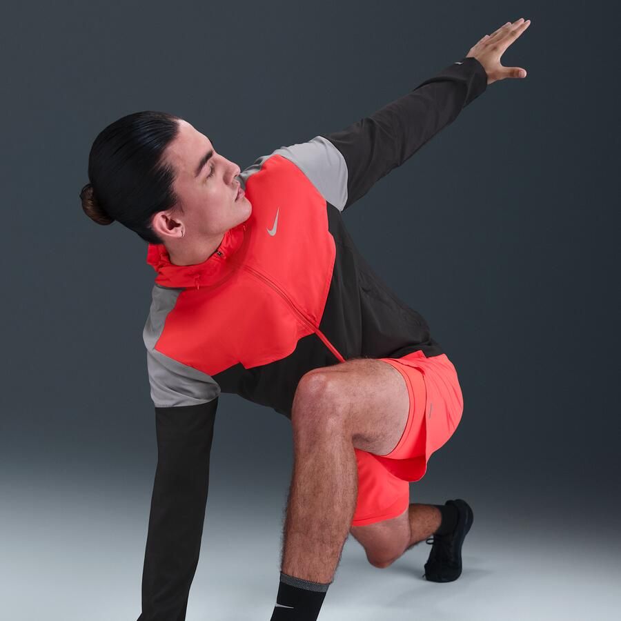 Nike Impossibly Light Windrunner hardloopjack voor heren Rood - Foto 2