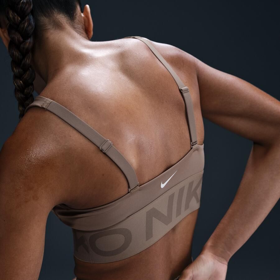 Nike Indy Plunge padded sport-bh met medium ondersteuning Bruin - Foto 4