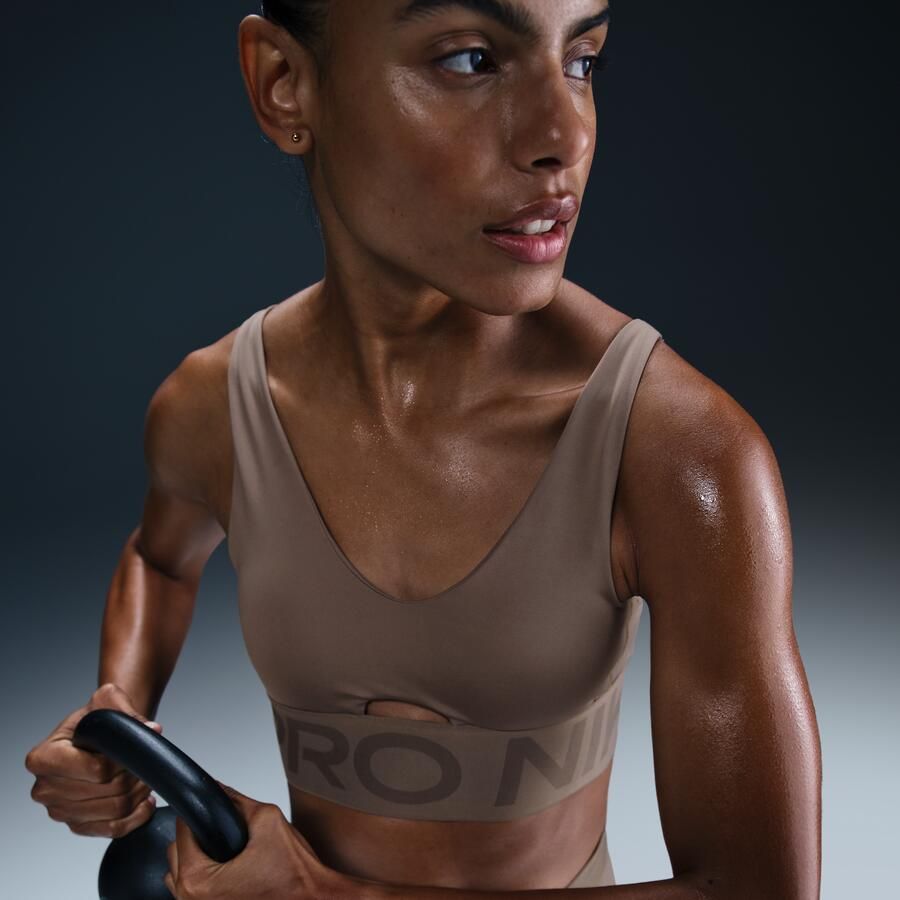 Nike Indy Plunge padded sport-bh met medium ondersteuning Bruin - Foto 3