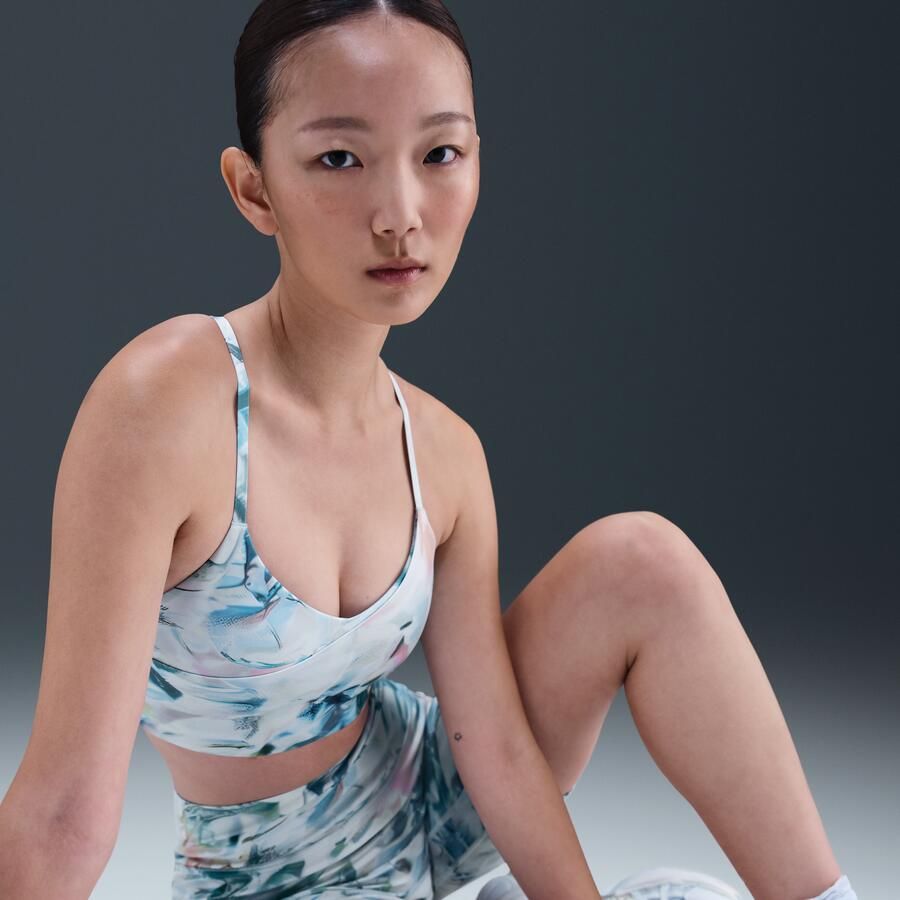 Nike Indy Women's Artist Collection gewatteerde sport-bh met wikkeleffect en lichte ondersteuning Blauw - Foto 2