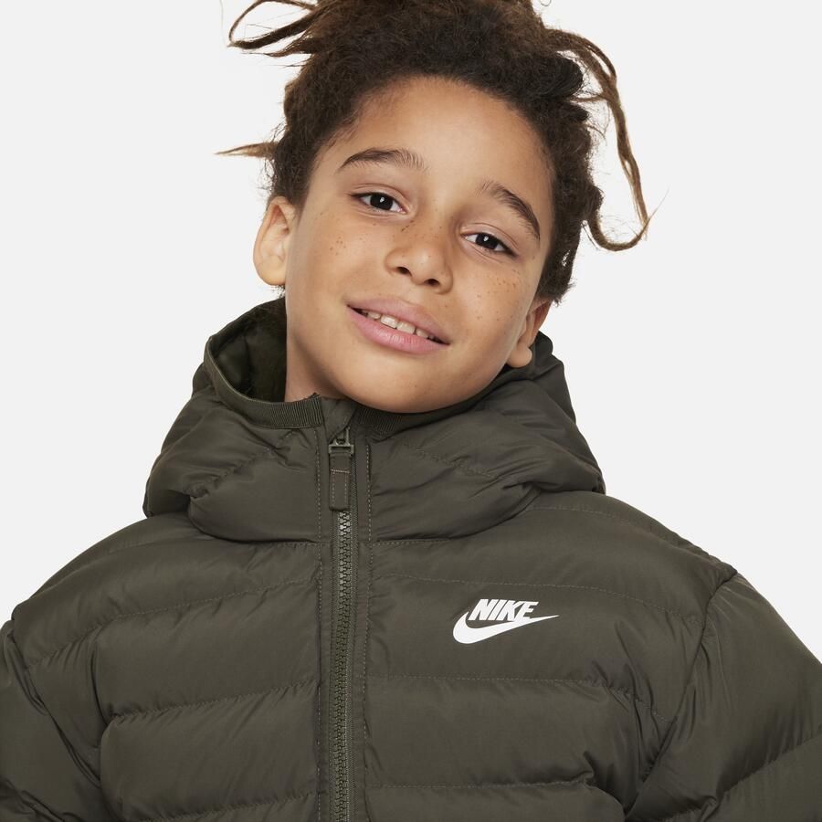 Nike Sportswear Lightweight Synthetic Fill ruimvallend kinderjack met capuchon Groen - Foto 2