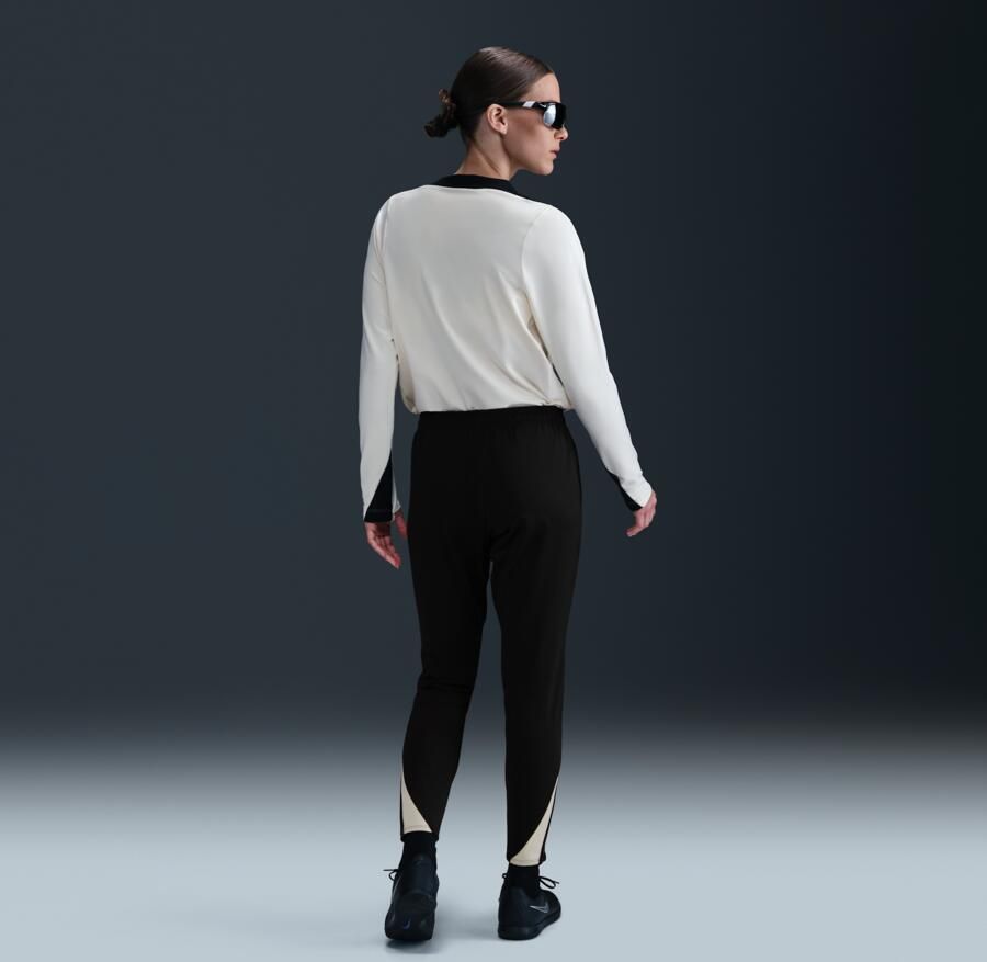 Nike Liverpool FC Strike Special Edition Dri-FIT knit voetbalbroek voor dames Zwart - Foto 3