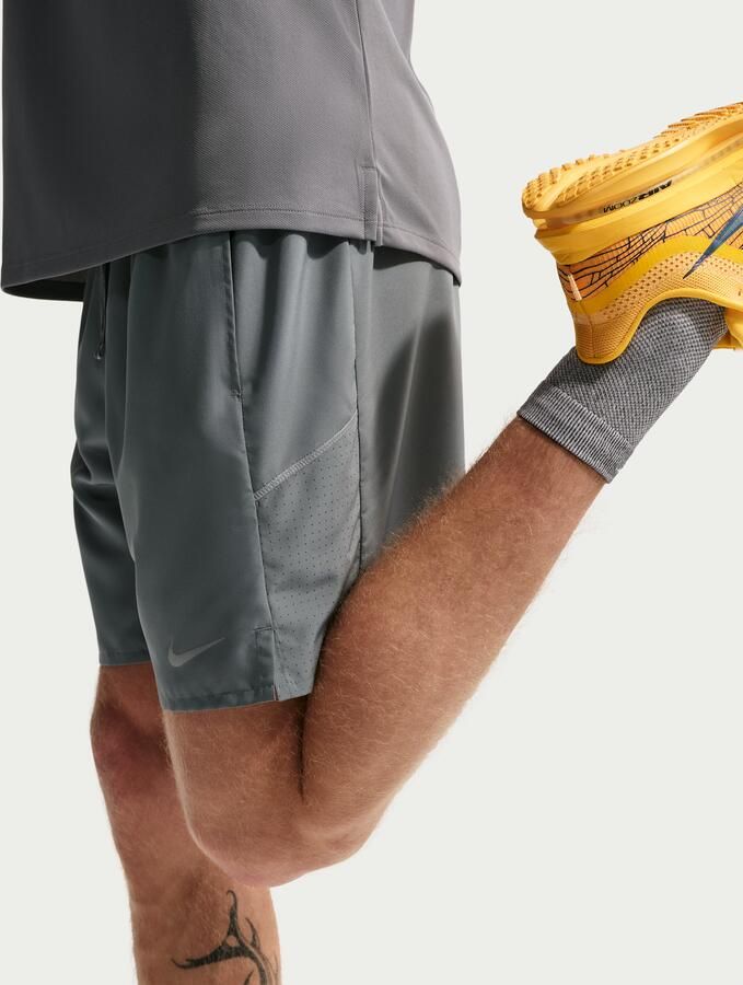 Nike Miler Dri-FIT hardloopshorts met binnenbroek voor heren (18 cm) Grijs - Foto 3