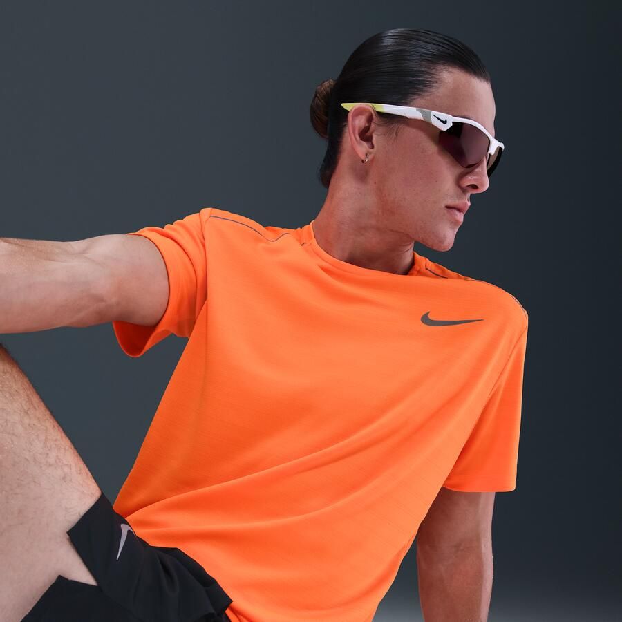 Nike Miler Hardlooptop met korte mouwen voor heren Oranje - Foto 2