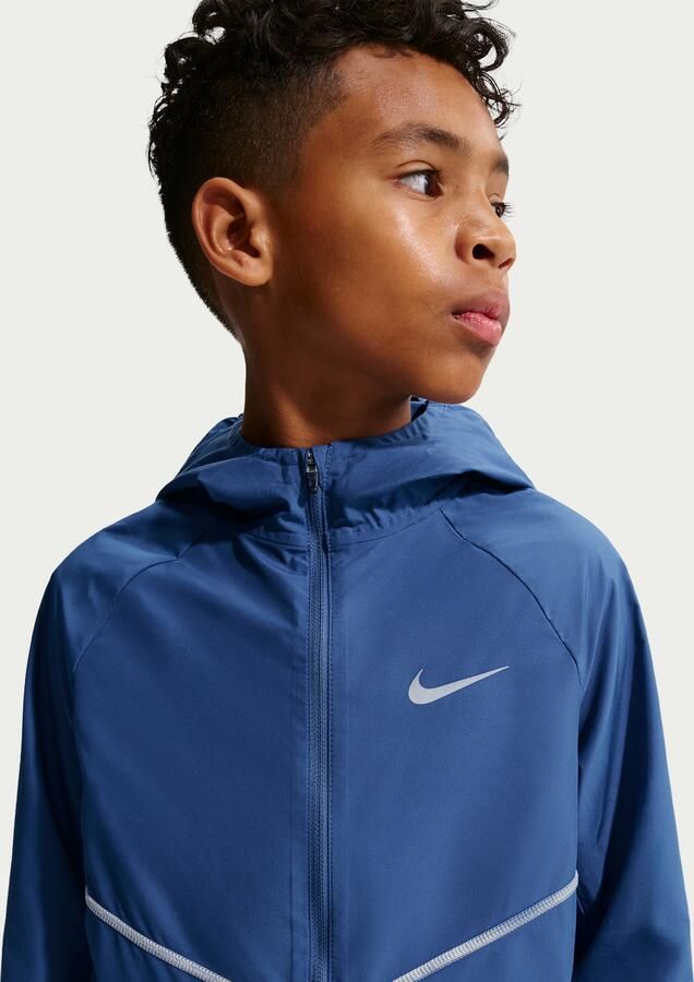 Nike Miler Repel trainingsjack met UV-bescherming voor kids Blauw - Foto 3