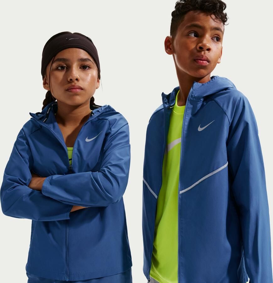 Nike Miler Repel trainingsjack met UV-bescherming voor kids Blauw - Foto 4