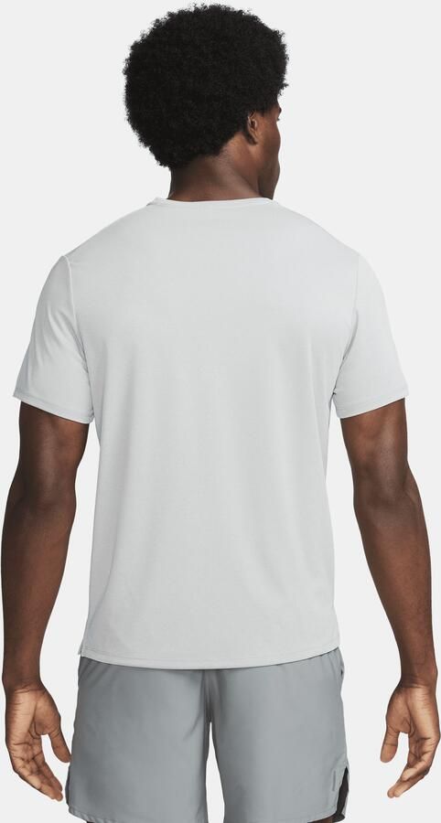 Nike Miler UV hardlooptop met korte mouwen en Dri-FIT voor heren Grijs - Foto 4