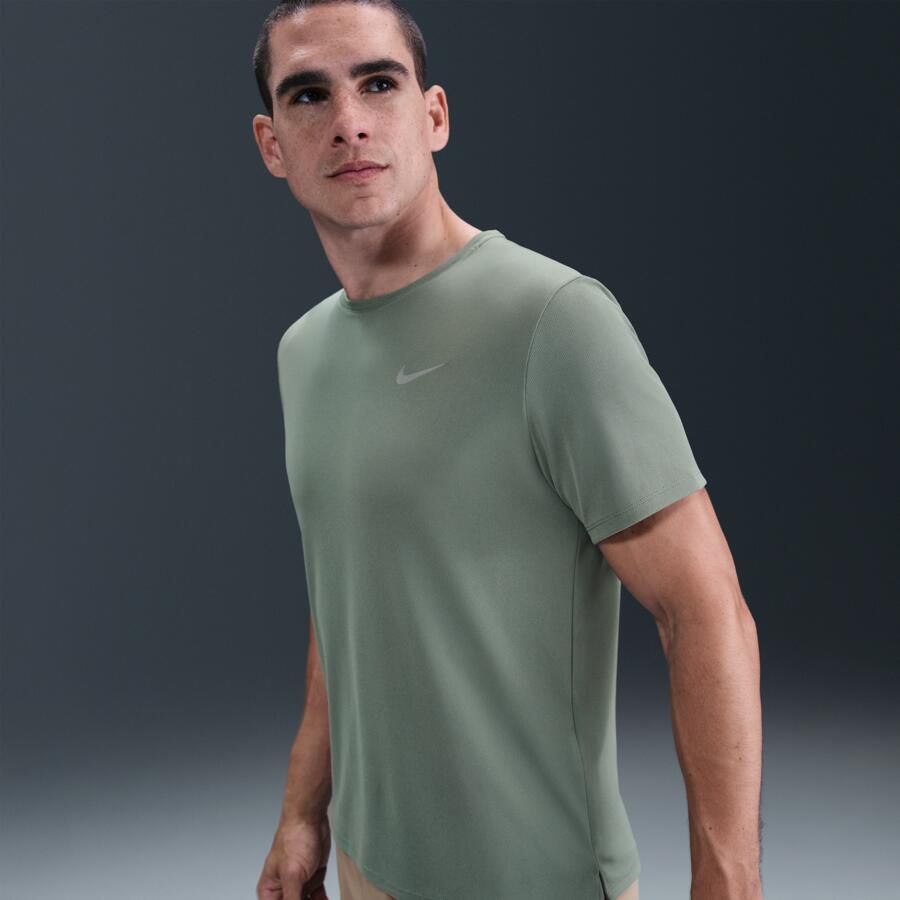 Nike Miler UV hardlooptop met korte mouwen en Dri-FIT voor heren Grijs - Foto 4