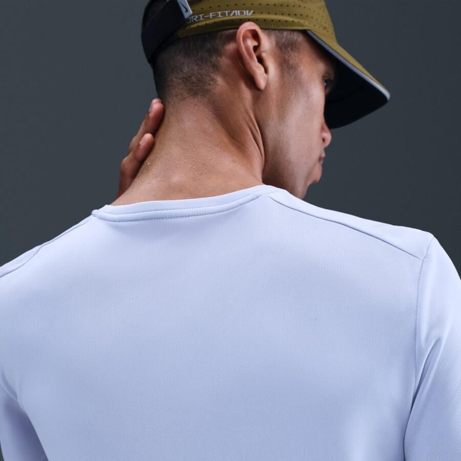 Nike Miler UV hardlooptop met korte mouwen en Dri-FIT voor heren Grijs