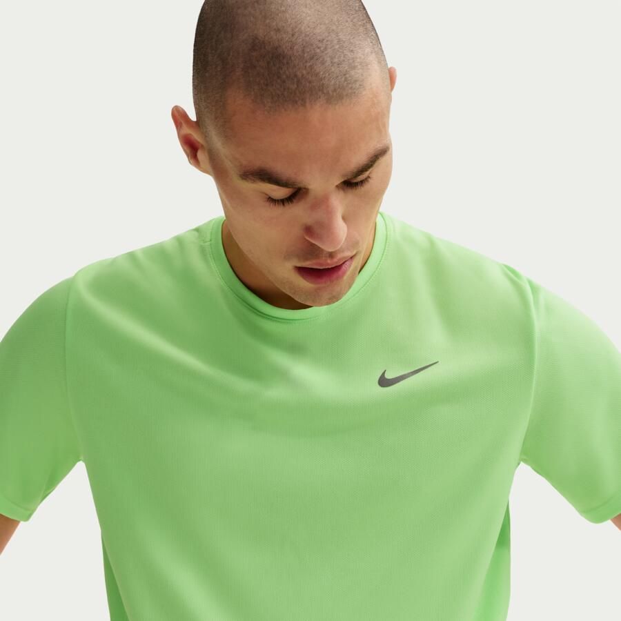 Nike Miler UV hardlooptop met korte mouwen en Dri-FIT voor heren Groen