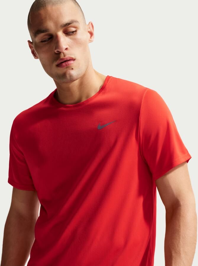 Nike Miler UV hardlooptop met korte mouwen en Dri-FIT voor heren Rood - Foto 4