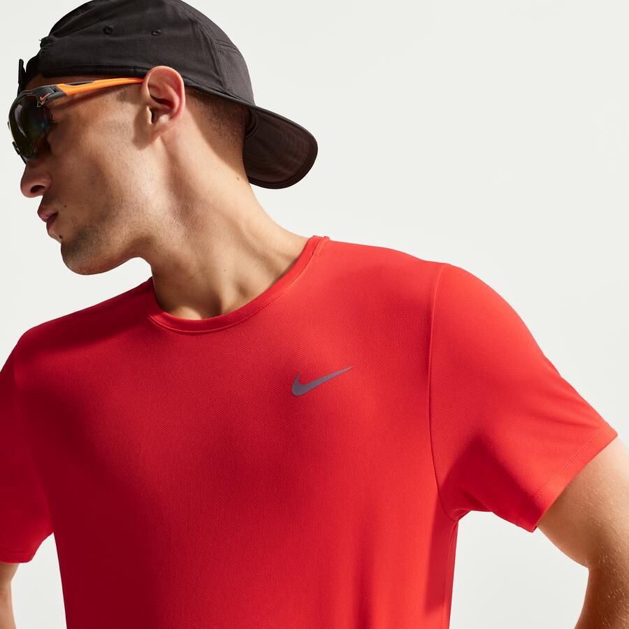 Nike Miler UV hardlooptop met korte mouwen en Dri-FIT voor heren Rood - Foto 2