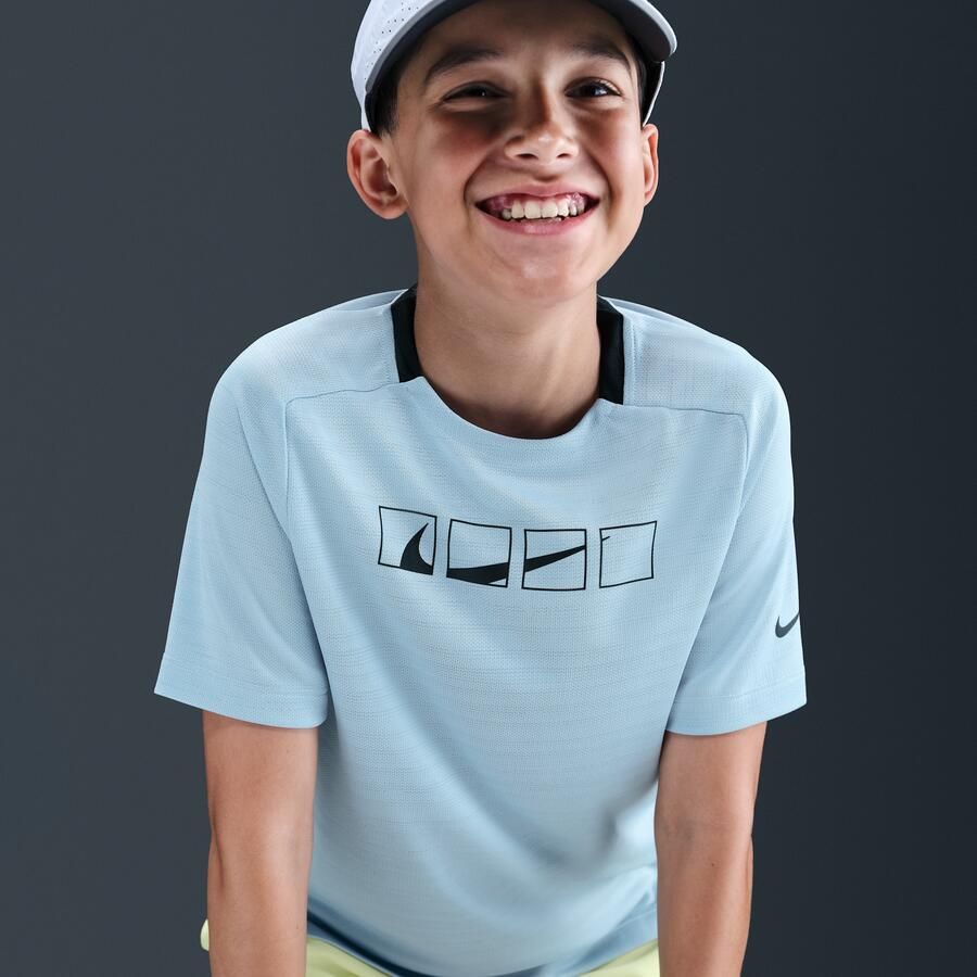 Nike Multi Tech jongenstop met Dri-FIT en korte mouwen Blauw - Foto 2