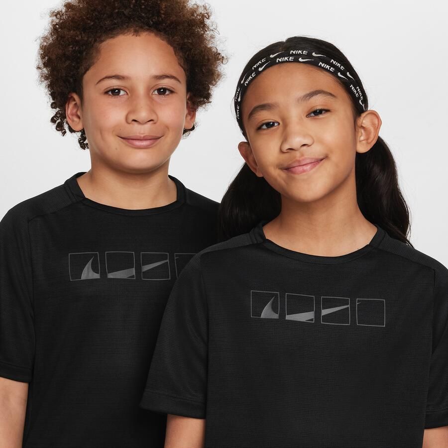 Nike Multi Tech jongenstop met Dri-FIT en korte mouwen Zwart - Foto 2