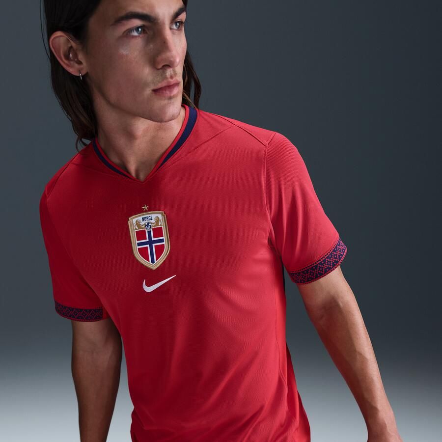 Nike Noorwegen 2025 Stadium Thuis (vrouwenelftal) Dri-FIT replicavoetbalshirt voor heren Rood - Foto 4