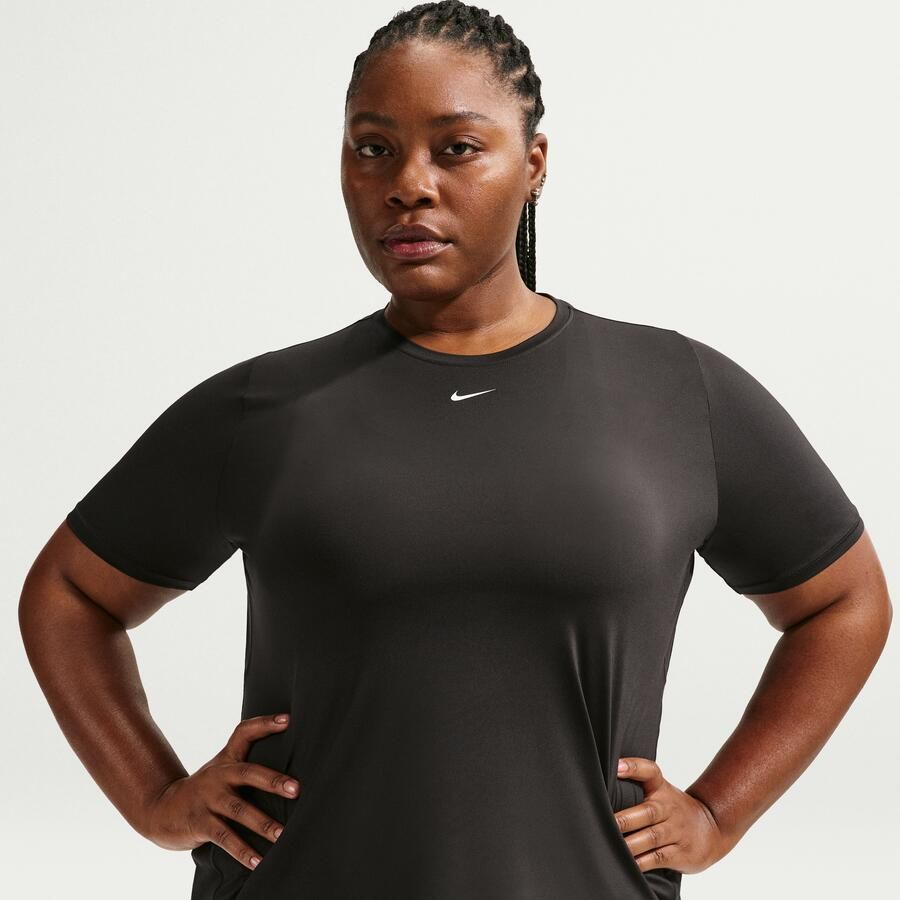 Nike One Classic Dri-FIT damestop met korte mouwen (Plus Size) Zwart - Foto 4