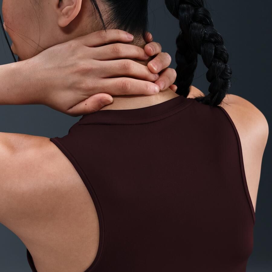 Nike One Classic korte tanktop met Dri-FIT voor dames Rood - Foto 1