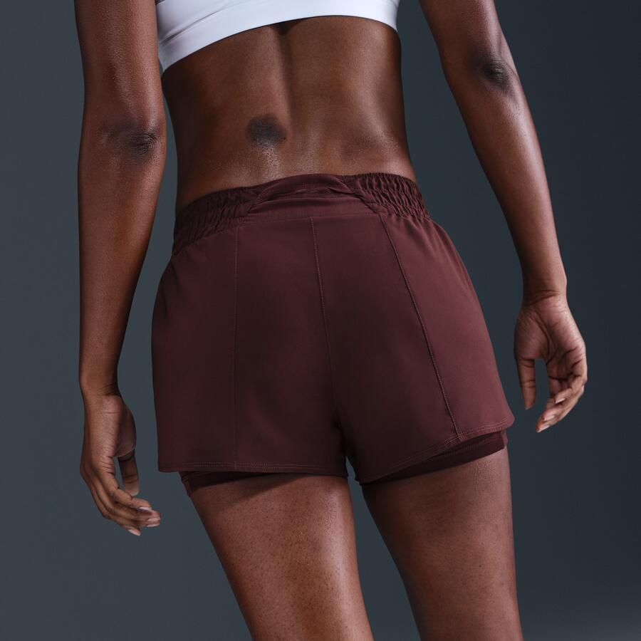 Nike One Dri-FIT 2-in-1 damesshorts met halfhoge taille (8 cm) Rood - Foto 2