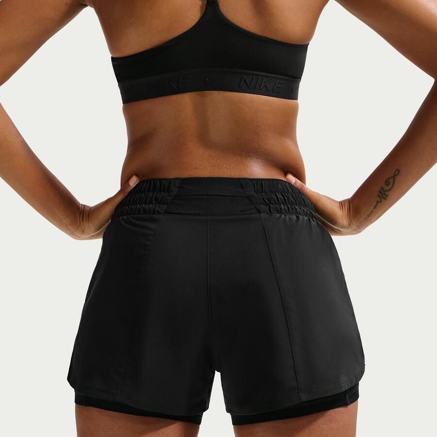 Nike One Dri-FIT 2-in-1 damesshorts met halfhoge taille (8 cm) Zwart