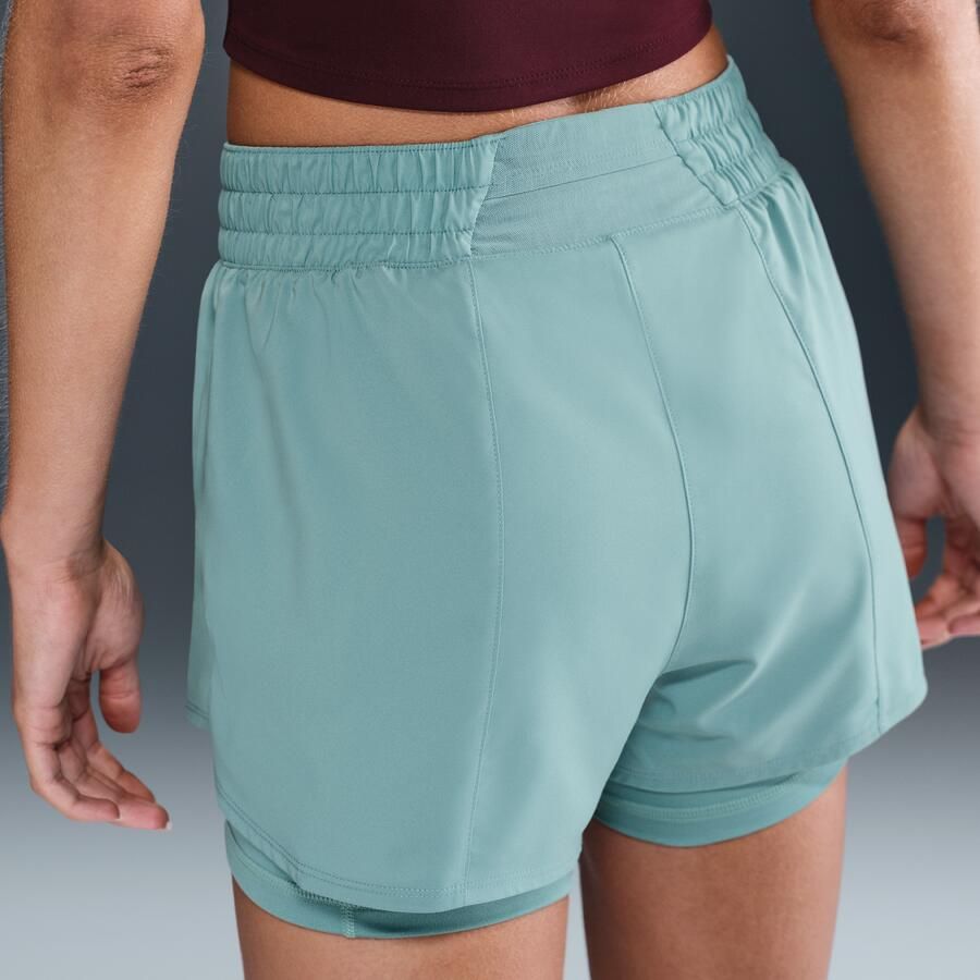 Nike One Dri-FIT 2-in-1 damesshorts met hoge taille (8 cm) Groen - Foto 2